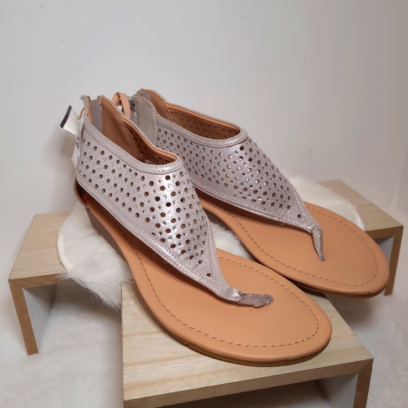 Women Moto Dolce Laser Cut Wedge Thong Sandals Back Zipper Rhinestones 8.5M Grey - Picture 6 of 11